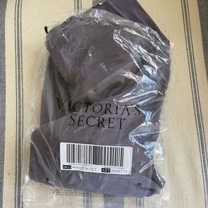 Victoria’s Secret Incredible Essential Leggings